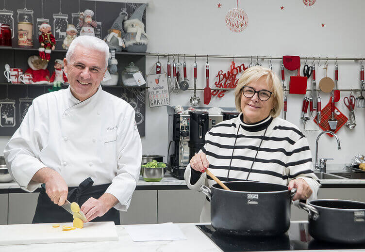 Tiziana in cucina con Danilo